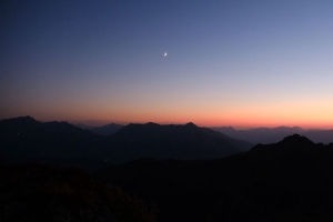 丘陵 山脉 剪影 月亮 夜间 4k壁纸 3840x2160