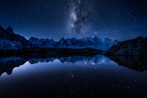 晚上 山 湖 星星 星空风景5K壁纸