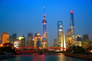 晚上 河 上海摩天大楼4K风景壁纸