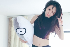 个性可爱美女3840x2160壁纸