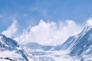 清新雪山背景
