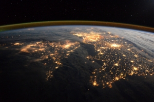 国际空间站拍摄的地球夜景4k壁纸