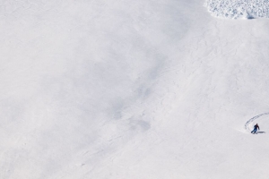 滑雪者 斜坡 雪 山 倾斜 4k壁纸 3840x2160