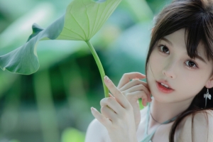 绿色荷叶可爱美女4k壁纸