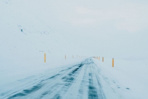 冬天 道路 雪 极简主义 白色 4k壁纸 3840x2160