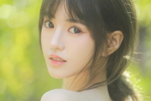 清纯美女回头 养眼好看美女4k壁纸3840x2160