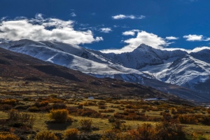 美丽的西藏来古冰川风景旅游海报背景图