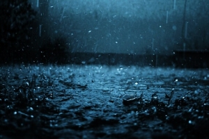 黑夜下雨地面水珠海报背景