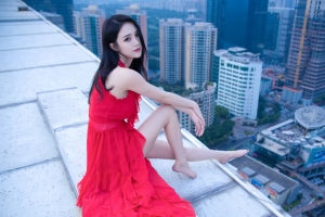 李倩倩 天台粉红色裙子美女4k壁纸