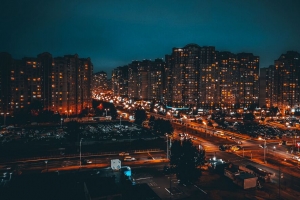 夜城 建筑 灯光 道路 深色 4k壁纸 3840x2160