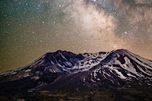 银河 星空 星星 山脉 夜晚 风景 4k壁纸 3840x2160