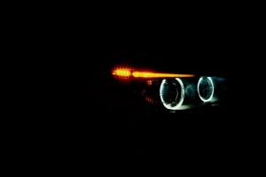 大灯 灯 led 光学 汽车 深色 4k壁纸 3840x2160