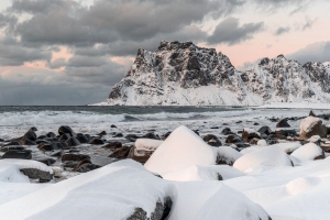 岩石 海 海岸 雪 波浪 4k壁纸 3840x2160