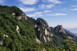 青山，蓝天，春天，踏青