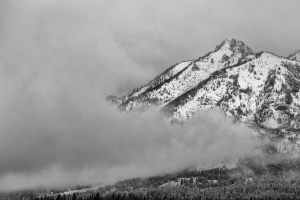 山 雪 森林 云 景观 黑白 4k壁纸 3840x2160