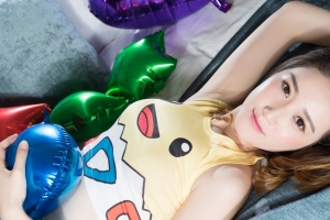 皮卡丘衣服可爱美女杨暖4K壁纸