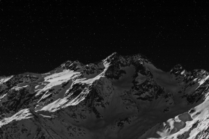山 峰 黑白 黑暗 夜间 4k壁纸 3840x2160