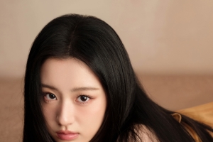 黑色长发美女包上恩4k手机壁纸竖屏
