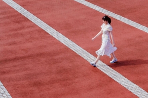 女孩 标记 步行 极简主义 4k壁纸 3840x2160