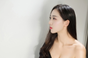 长发侧脸美女姜璐4k壁纸