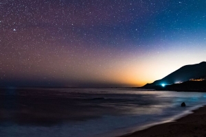 星空 山脉 夜晚 大海 星星 海岸 4k壁纸 3840x2160