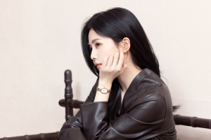 白鹿侧脸高清4K美女电脑壁纸3840x2560免费下载