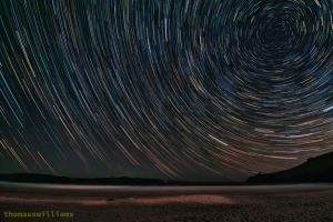 海滩 山丘 星星 冰柜灯 夜间 4k壁纸 3840x2160