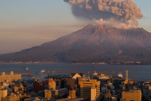 火山 建筑 城市 大海 日本 4k壁纸 3840x2160