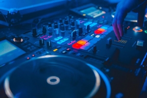  dj 音乐 迪斯科 安装 4k壁纸 3840x2160