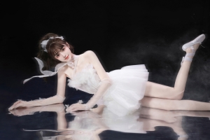 美丽公主白色裙子美女鹿醒4k壁纸