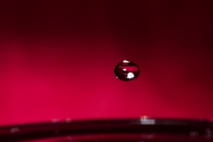 滴 水 液体 宏 红色 4k壁纸 3840x2160