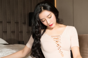 闭眼美女小西4k壁纸3840x2160