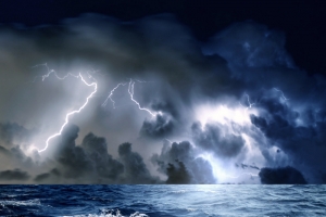 狂风暴雨大海浪花风景摄影平面广告