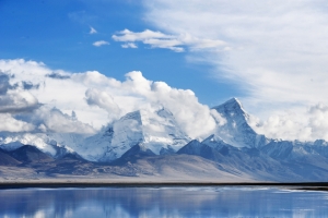 山峰  湖水