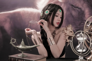 cosplay美女小姐姐 长辫子 头饰 手饰 好看性感美女4k壁纸