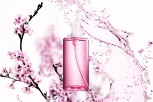 粉色桃花化妆品海报