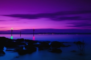 紫色天空海边夜景