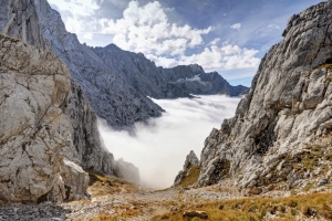  楚格峰 云 石山 天空