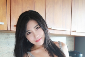 小清新美女许诺4k手机壁纸