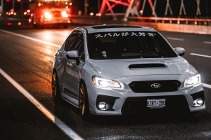  subaru wrx subaru 汽车 跑车 前视图 道路 象形文字 4k壁纸 3840x2160