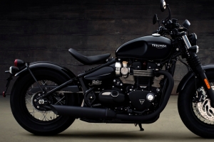 2018 Triumph Bonneville Bobber 摩托车4K壁纸