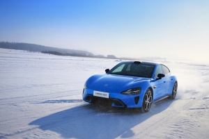 小米新一代SU7冰雪4K汽车高清壁纸3840x2160免费下载