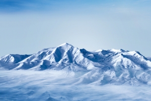 天山雪山背景海报banner