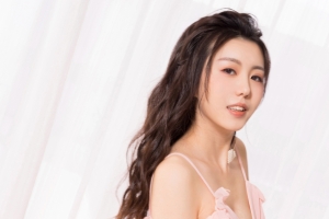 长发美女侧脸4k壁纸