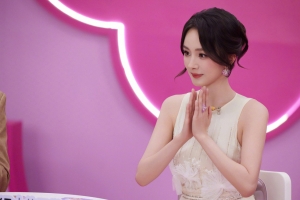 杨幂 双手击掌 4K美女壁纸 3840x2400