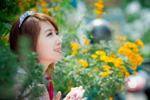 东方美女 微笑 花 3840x2160美女壁纸