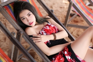 花图案裙子 许诺Sabrina 4K美女壁纸