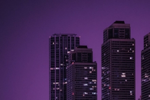 摩天大楼 建筑 城市 夜晚 深色 紫色 4k壁纸 3840x2160