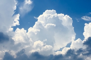 湛蓝天空与白云