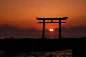  torii 拱门 大海 日落 地平线 太阳 4k壁纸 3840x2160